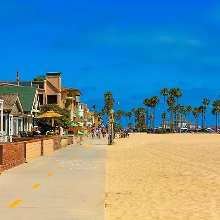 Newport Beachhouse Upper & Lower Units
